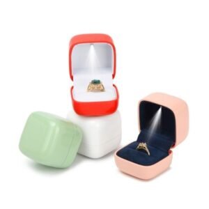 Exquisite jewelry box for rings